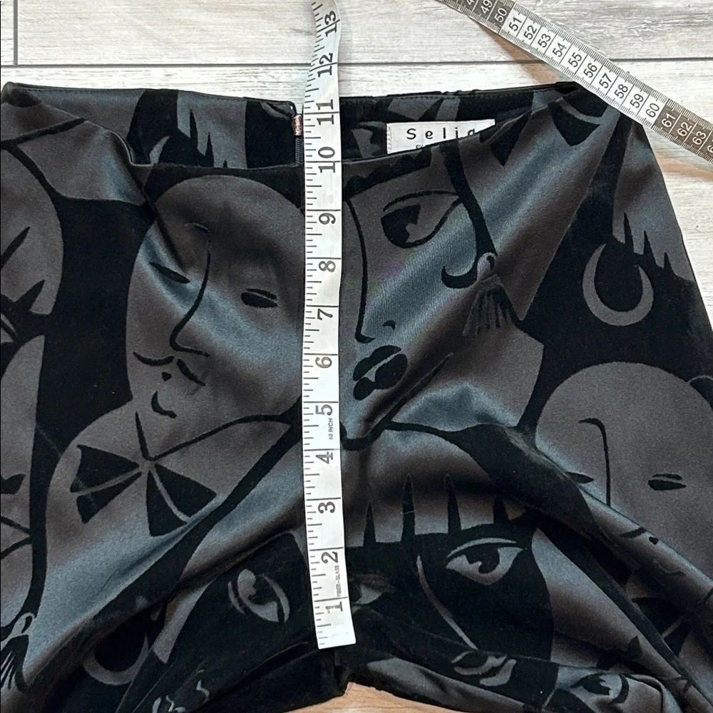 Selia by Esther Amato abstract faces velour crop pants size 6